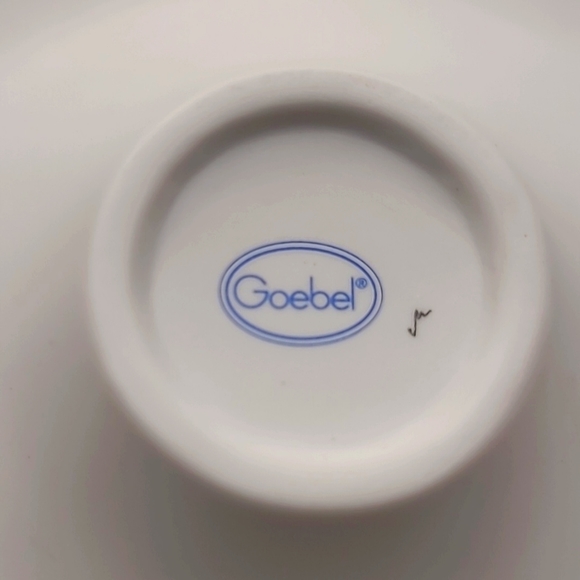 Goebel Easter bunny candle holder 4 an egg shape candle. Yellow candle included - Picture 6 of 10